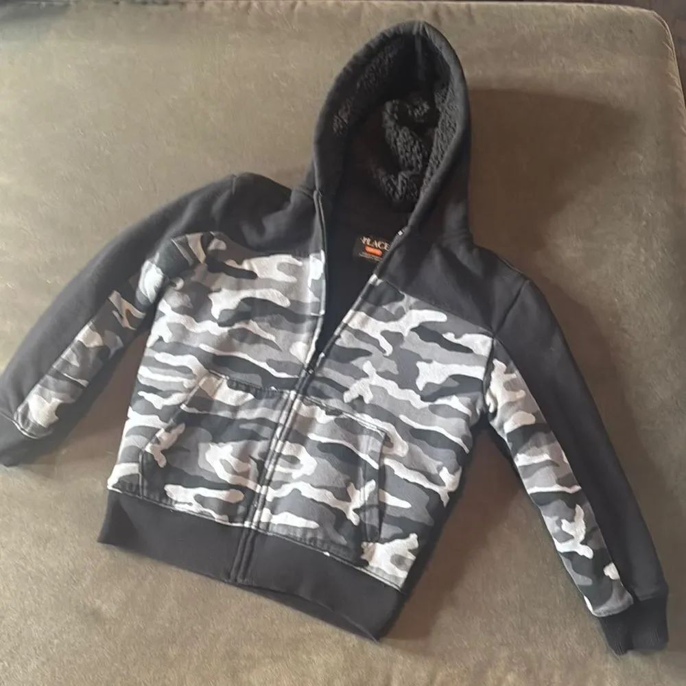 The Children’s Place Kids Camouflage Hoodie Sherpa Lined Full Zip Size M (7/8)